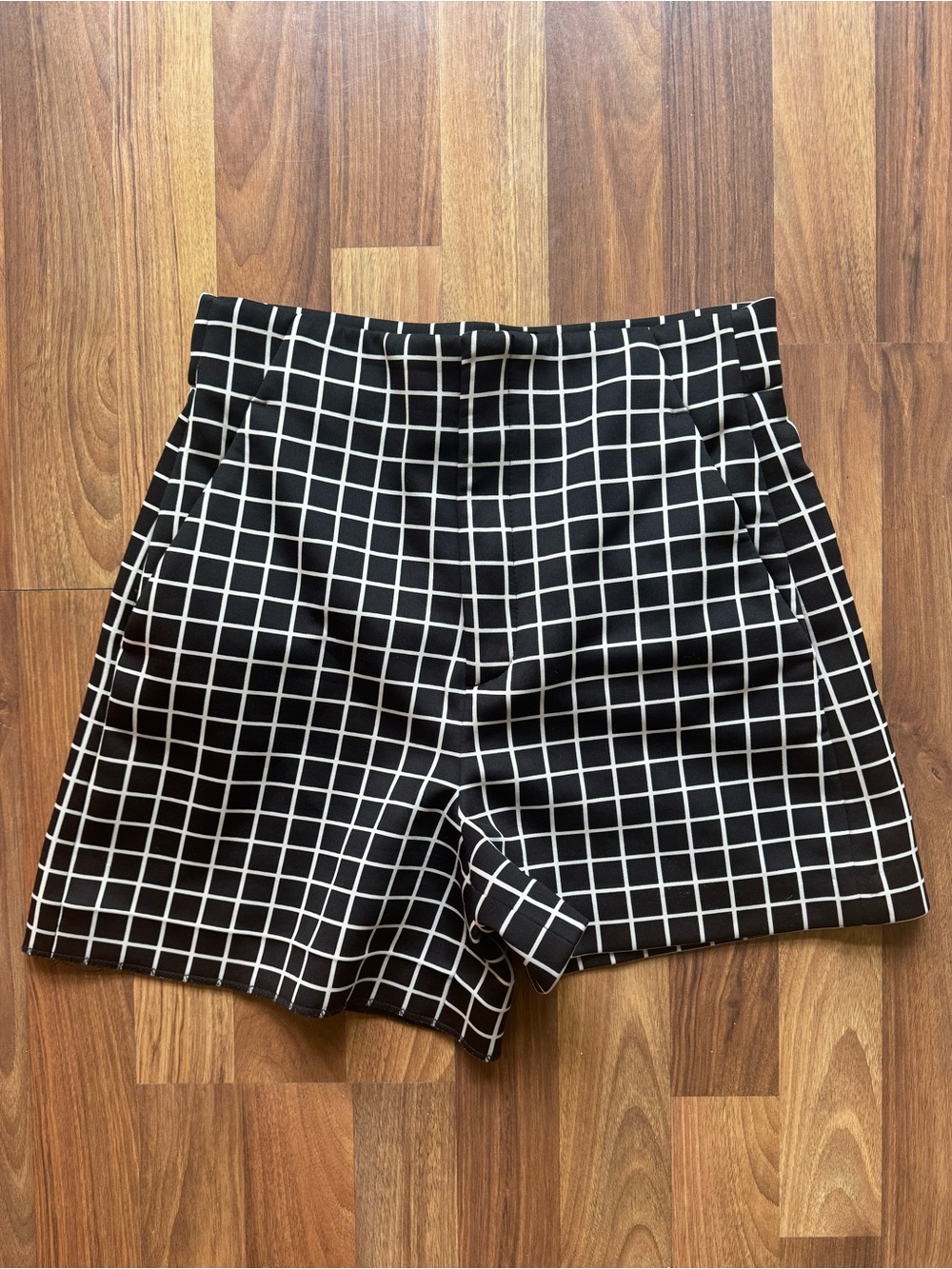 Zara Windowpane Print Shorts – Size Small